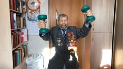 Вручены две юбилейные медали