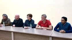 Анивчане поблагодарили бригаду медицинских специалистов с материка