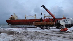 Мель с севшим на неё китайским грузовым судном «AN YANG 2» огородили подпорными стенками