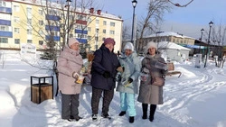 Анивчанки из группы «Мы и наш город» провели День добра