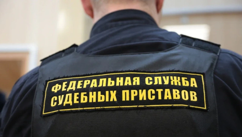 Нашему читателю пояснили, могут ли судебные приставы арестовать имущество при выплате долга частями