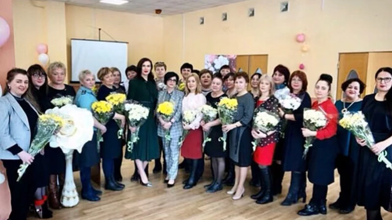 Поздравления в муниципалитете и цветочный флешмоб