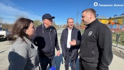 Рабочую поездку в Анивский район начал с проверки текущего ремонта дорог