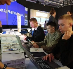 Более 1000 участников собрал карьерный форум «Труд крут» на Сахалине