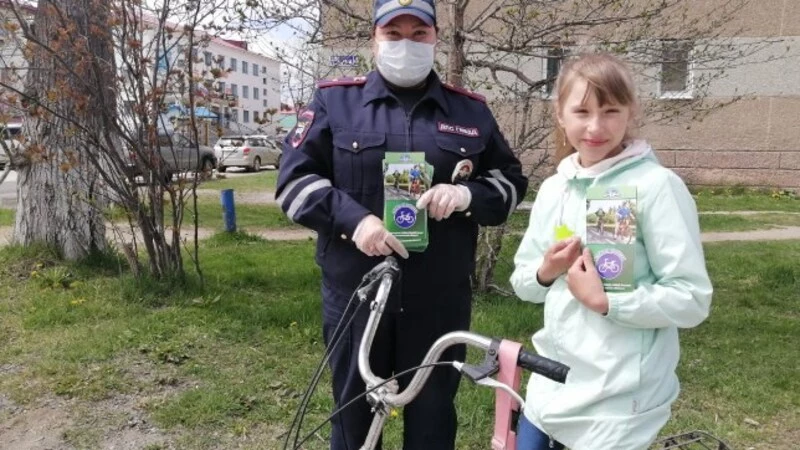 Анивские госавтоинспекторы провели акцию для юных велосипедистов
