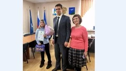 Артём Лазарев наградил 11-летнюю спасительницу щенка