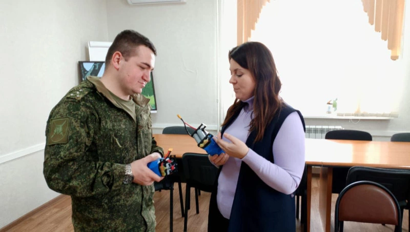 Мэр округа передала нашим военнослужащим тестовую партию аккумуляторов