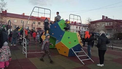 На островах обустроят более 30 комплексных детских площадок