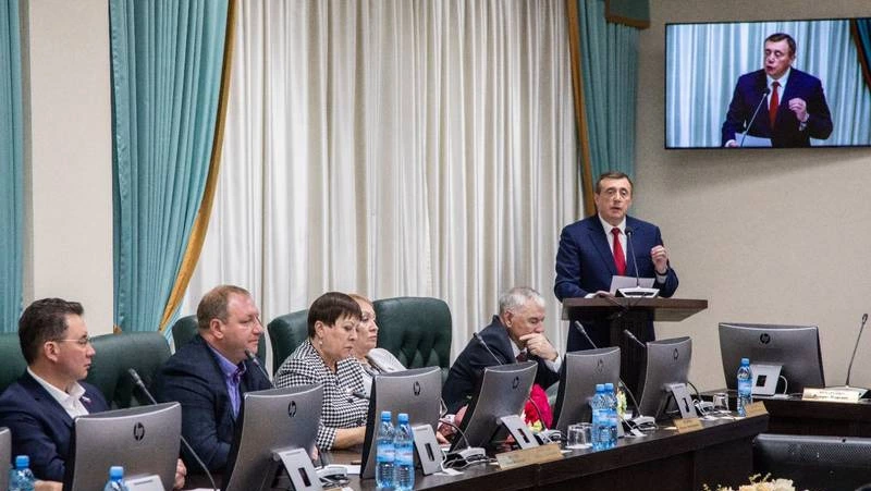Валерий Лимаренко выступил перед депутатами Сахалинской областной Думы