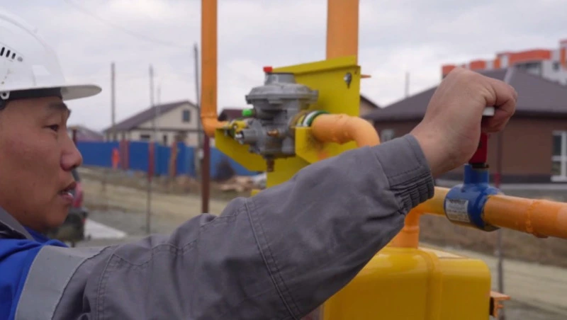 В южной части Новотроицкого в дома начали запускать газ