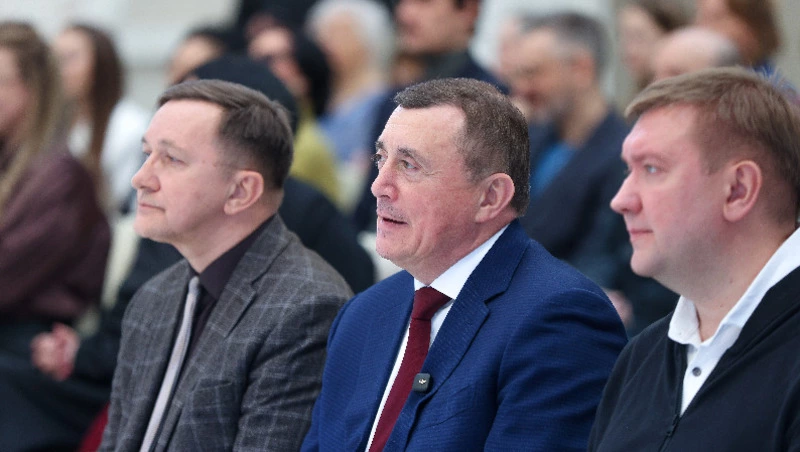 Сахалинских журналистов наградили по случаю Дня российской печати