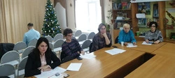 Администрация поздравила с Новым годом общественников и не только