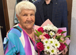 Энергичную анивчанку поздравили с 90-летием