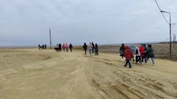 Ветреная погода не помешала провести уборку на анивском побережье