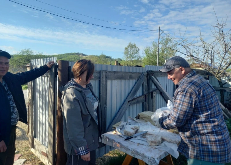 В Анивском городком округе 21 мая безвозмездно раздавали молоки лососей