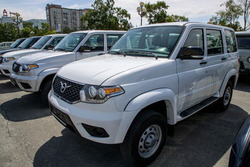 В Анивской ЦРБ получили два автомобиля «Лада»