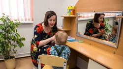 В Сахалинской области мамам с детьми помогают совмещать работу и семью