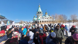 Жители Троицкого благодарят  за «Русский двор» с блинами