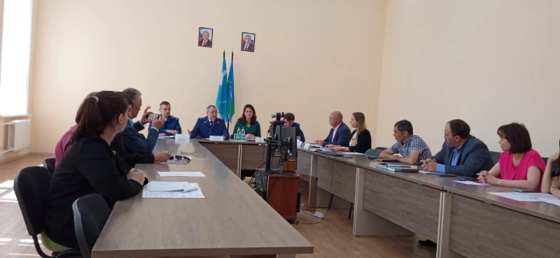 Прокурор области в Аниве встретился с подрядчиками-застройщиками