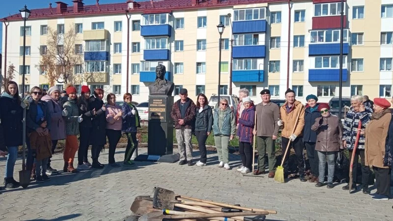 В сквере им. И.И. Закомолдина высадили около 400 кустарников