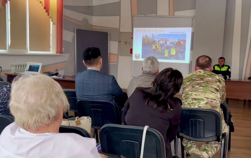 Госавтоинспекторы встретились с работниками образования