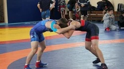 В Южно-Сахалинске провели региональный турнир по вольной борьбе