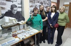 Валерия Лимаренко познакомили с библиотечным музеем и семьёй Ромахиных