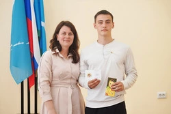 Мэр округа вручила школьникам заслуженные знаки ГТО