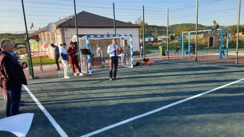 В Успенском торжественно открыли новую спортплощадку
