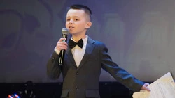 Прекрасных жительниц нашего округа в РДК поздравили с предстоящим Международным женским днём