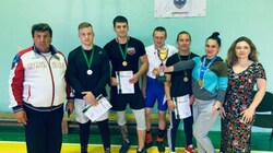 Анивские тяжелоатлеты завоевали награды на чемпионате области
