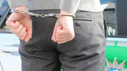Житель Анивы похитил 10 тысяч рублей у пассажира такси