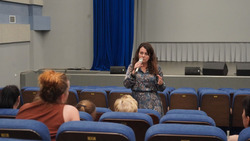Светлана Швец провела сход с сельчанами в Новотроицком