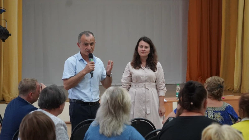 Светлана Швец провела сход с жителями села Таранай