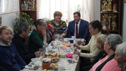 С наступающим праздником поздравили общественниц «Виктории» и почётных жительниц района