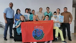 Коллектив амбулатории в Троицком собрал аптечки для бойцов в СВО