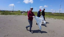 Сахалинцы очистили анивское взморье от мусора