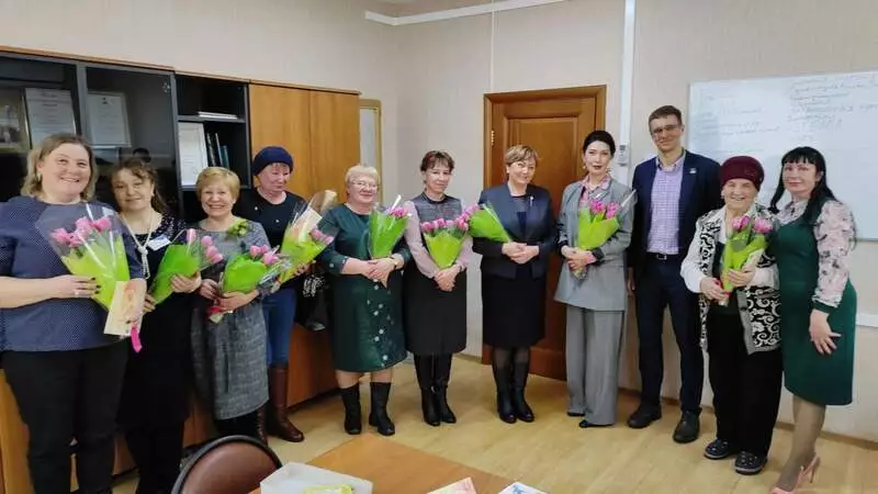 Мэр поздравил прекрасную половину населения округа