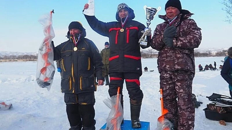 В Аниве прошли соревнования по подлёдному лову