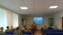 В библиотеке Троицкого провели для солдат-срочников экскурс в прошлое и настоящее Сахалина