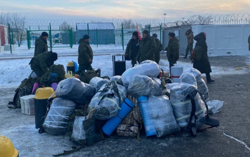 Группу сахалинских бойцов проводили в Донбасс