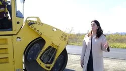 Куча асфальтобетонового крошева у дороги на Таранай
