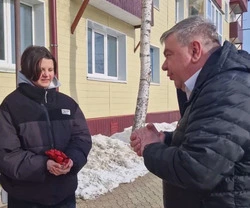 Юная жительница Анивы Мария Агаркова празднует новоселье