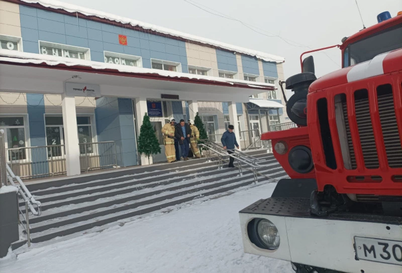 В школе № 4 села Таранай «отрепетировали» поведение при пожаре