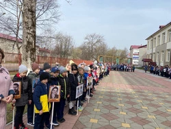 На территории первой школы прошло шествие «Бессмертного полка»