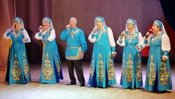 Ветерана сцены, участника новогоднего концерта в Троицком трудно застать дома