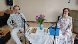 В библиотеке прозвучали «Светлые песни» семейного дуэта «Сияние»