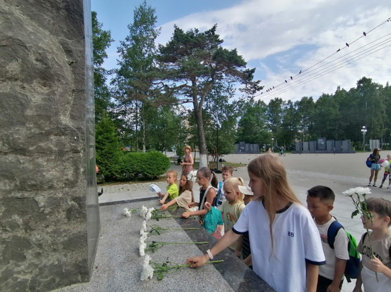 Юные анивчане почтили память детей – жертв войны в Донбассе