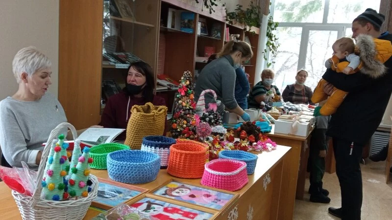 «Радуга ремёсел»: сладости, игрушки, сувениры