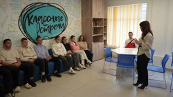 Мэр встретилась с учениками первой школы в рамках программы «Вселенная возможностей»